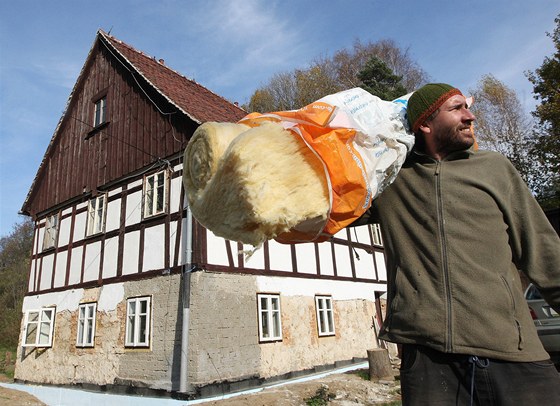 Mnohé podstávkové domy na Liberecku, jako tento ve Vísce, utrply pi loských...