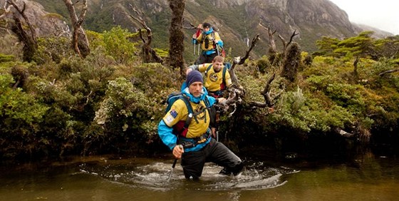 "Obas jsme zvolili rychlejí postup vodou, ne abychom si klestili  cestu buí," íká Pavel Paloncý, len týmu Four Continents na Wenger Patagonia Expedition Race 2011