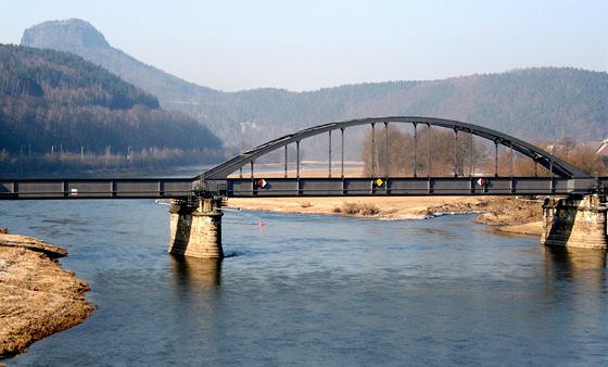 Většina příchozích z Česka spatří poprvé Lilienstein u Bad Schandau.
