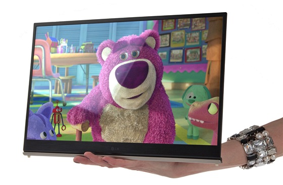 První komernn prodávaná OLED televize od LG má 15palcovou úhlopíku