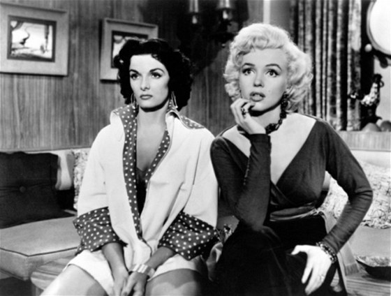 Jane Russellová a Marilyn Monroe ve filmu Páni mají radi blondýnky.