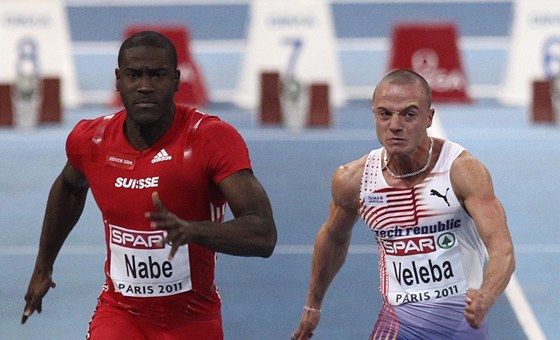 SPRINTEŘI. Jan Veleba (vpravo) a švýcarský reprezentant Cedric Nabe na šedesátce. 
