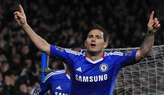 Frank Lampard z Chelsea slaví gól. 