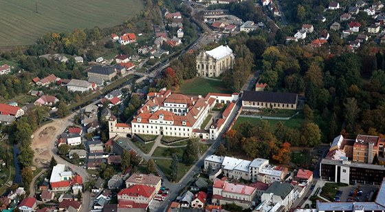 Pohled na zámek v Rychnov nad Knnou.