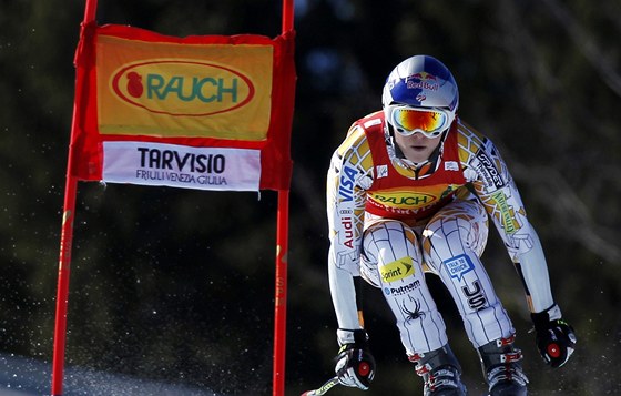 Lindsey Vonnová na trati super-G v Tarvisiu.