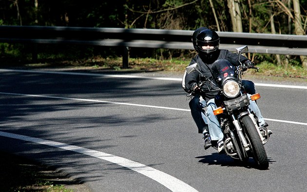 O prodlouženém víkendu řidiči bourali v 550 případech, zemřeli dva lidé