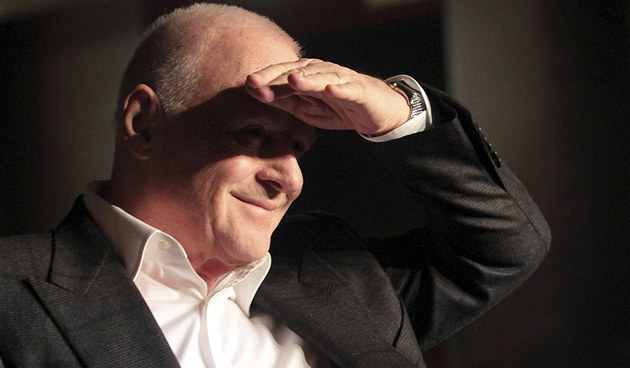 Anthony Hopkins v �ím� na premié�e fimu Ob�ad 