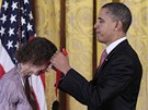 Americký prezident Barack Obama vyznamenal 2. bezna dvacet amerických umlc (spisovatelka Joyce Carol Oatesová)