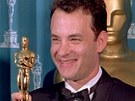 Tom Hanks s Oscarem za film Philadelphia (1993)