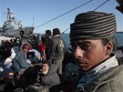 Egypané, kteí pracovali v Libyi, utíkají pes Tunisko na nmecké válené lodi  