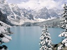 Kanada, Alberta, ledovcové jezero Moraine Lake v národním parku Banff