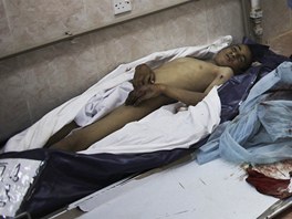 Libyjt lkai oetuj zrann v Adedabji (3. bezna 2011)