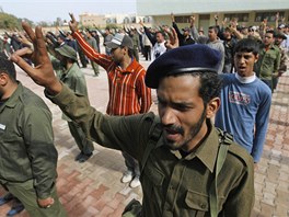 Povstalet rekruti psahaj v Benghz (3. bezna 2011)