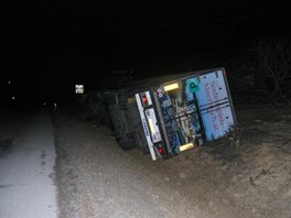 Na vjezdu do Znojma havaroval v pondl nad rnem polsk kamion, idi zejm usnul za volantem.