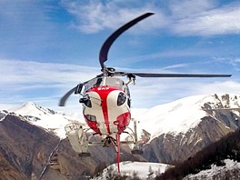 Taxi pelet helikoptrou mezi francouzskmi stedisky Les2Alpes a Alpe dHuez.