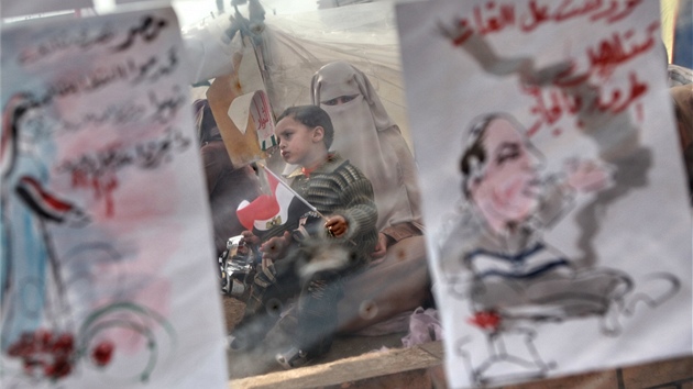 Výstavka protireimních malvek v centru Káhiry