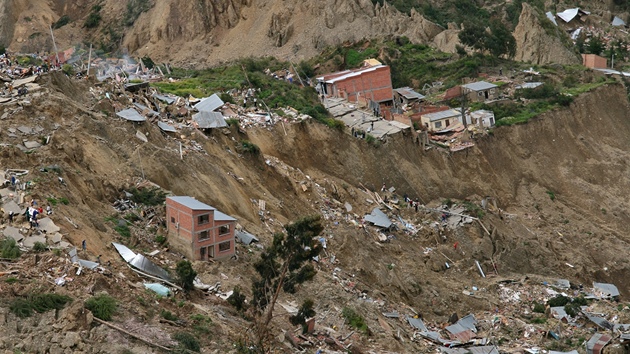 Sesuv pdy poniil nkolik tvrtí v bolivijském La Paz (28. února 2011)