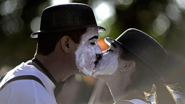 V ulicích Rio de Janeira se v�e p�ipravuje na karneval (b�ezen 2011)
