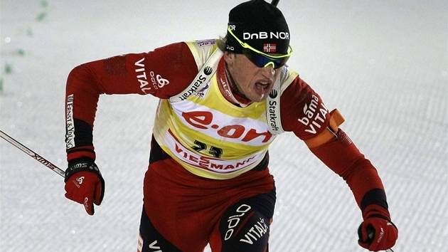 Tarjei Bö v cíli vít�zného závodu na 20 km na MS