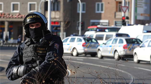 Policie dohlíí na fanouky, kteí dorazili na zápa baníku Ostrava a Sigmy Olomouc