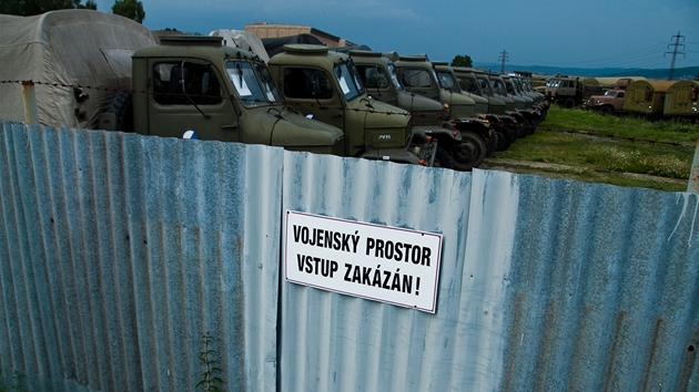 O armádní výprodej je velký zájem. Pandemie ho ale odsunula na neurčito -  iDNES.cz