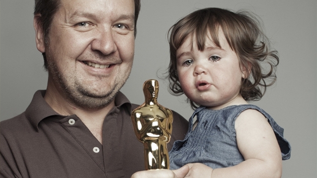 I po neastném pádu dostavá malá Lara Egarová soku Oscara na hraní.