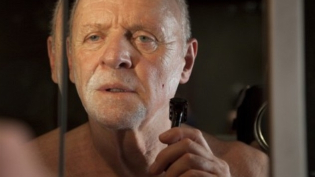 Anthony Hopkins hraje ve filmu Obad otce Lucase - vymítae ábla.