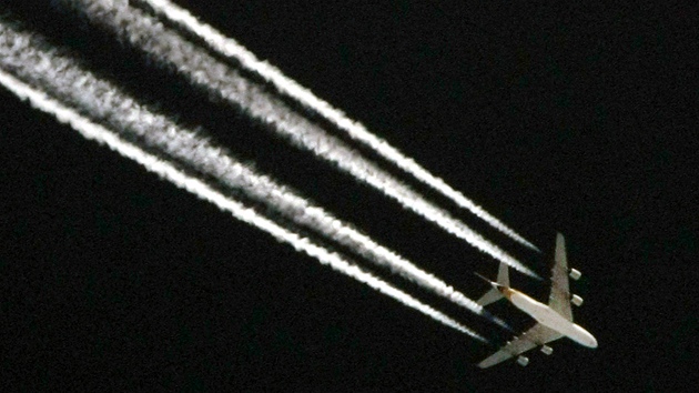 Airbus A380 nad Prahou. (9. b�ezna 2011)