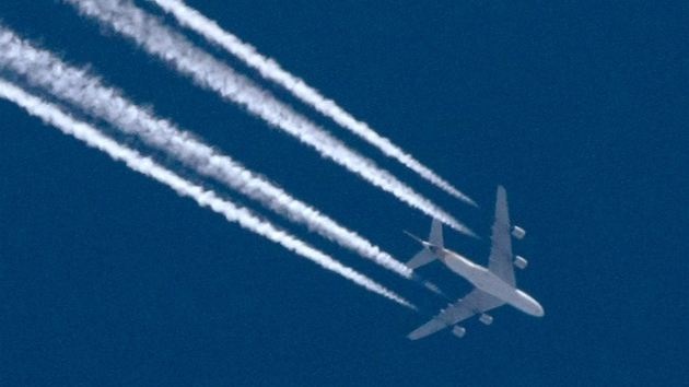 Airbus A380 nad Prahou. (9. bezna 2011)