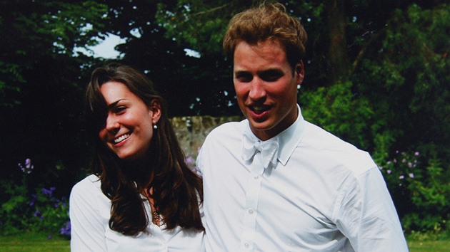 Kate Middletonov a jej budouc manel princ William v roce 2005.