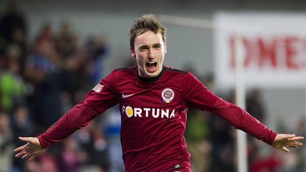 VELKÁ RADOST. Spar�anský zálo�ník Martin Zeman oslavuje gól v ligovém zápase proti P�íbrami.