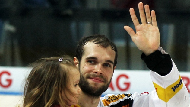 Slávista Michal Vondrka slaví postup do čtvrtfinále. 