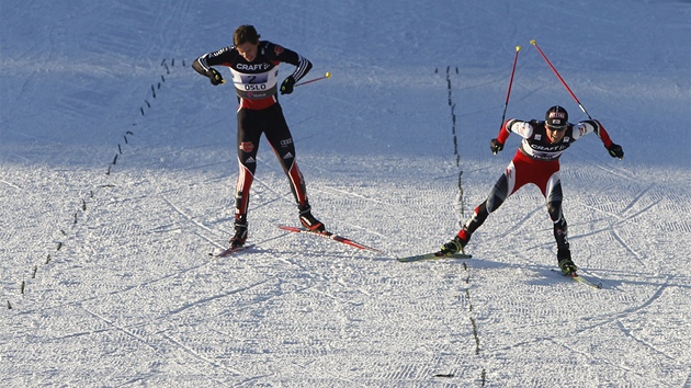 Rakuan Mario Stecher (vpravo) poráí ve Finii Nmce  Tino Edelmanna. 