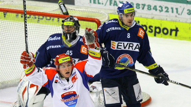 eskobudjovický Tomá Mertl se raduje z gólu.