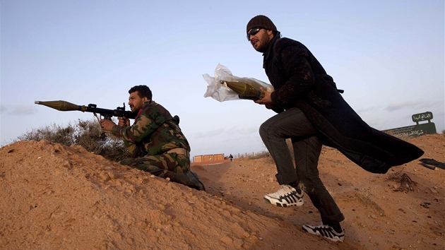 Povstalci útoí na pozice Kaddáfího jednotek 