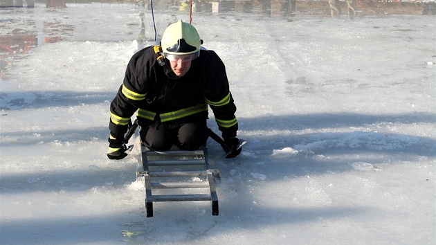 Záchranái nacviovali záchranu tonoucího.