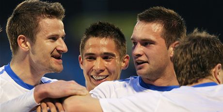 Hrái Baníku se radují z gólu - zleva Tomá Frejlach, Lukasz Zejdler a Antonín Fanti. 