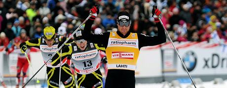KRÁL ZIMY. výcar Dario Cologna ovládl v Lahti skiatlon a zajistil si tak celkový triumf v SP.