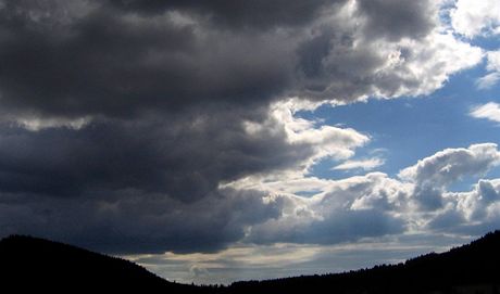 Jiní Moravu eká od úterý zamraená obloha, letní teploty u se nevrátí. Ilustraní foto