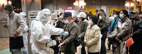 V Japonsku testují na pítomnost radiace i obyvatele.