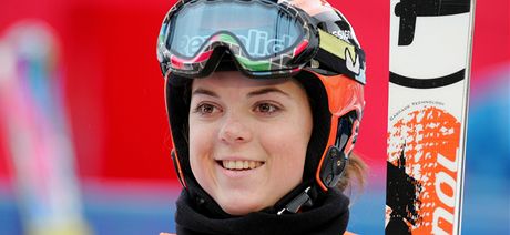 MÁM BODY! Kateina Paulathová po obím slalomu Svtového poháru ve pindlerov Mlýnu.