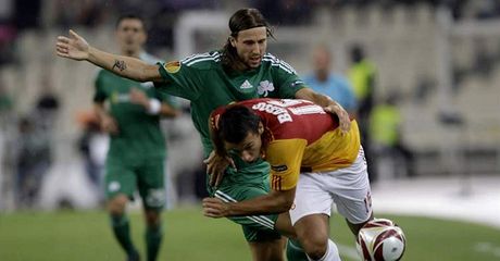 Panathinaikos - Galatasaray: Bjärsmyr a Baro (vpravo) 