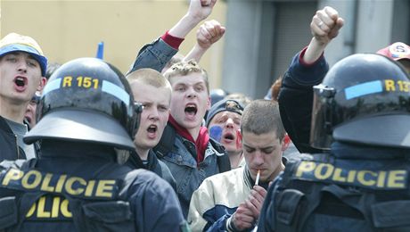 Na fanouky dohlédnou v sobotu veer na Spart ti stovky policist. (Ilustraní snímek)