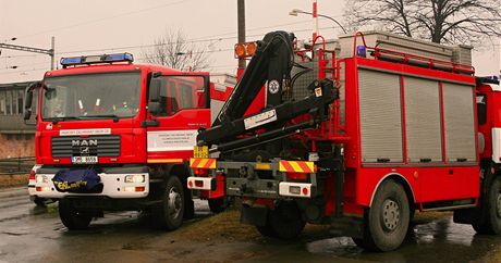 Na cest k poáru ve Vylovce se srazily dv hasiská auta (ilustraní foto)