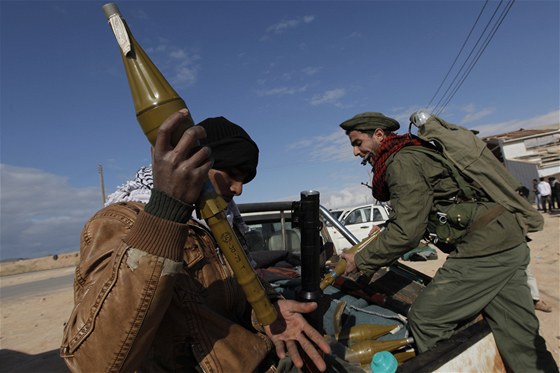 Libyjtí povstalci poblí msta Brega (10. bezna 2011)