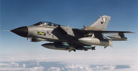 Bojový letoun Tornado britského letectva na archivním snímku