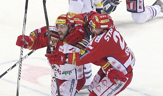 STELEC. Tomá Svoboda, který rozhodl v uplynulém play-off o postupu Slavie do semifinále, se trefil i proti védskému Djurgardenu. Na vítzství to vak nestailo.