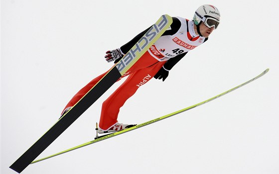 výcarský skokan Simon Ammann pi svém prvním skoku v Lahti