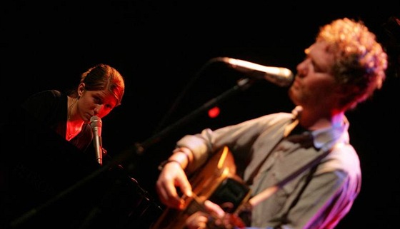 Glen Hansard a Markéta Irglová vydáváají novinku Strict Joy.