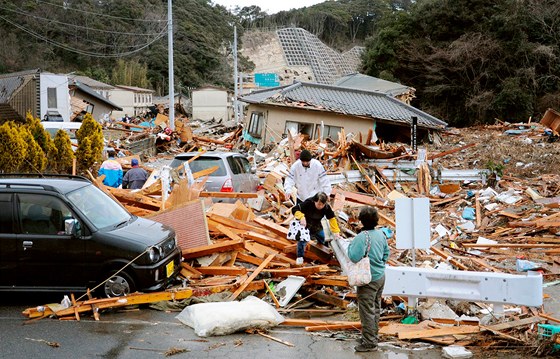 Japonské msto Iwaki zasáhlo silné zemtesení. (11. bezna 2011)